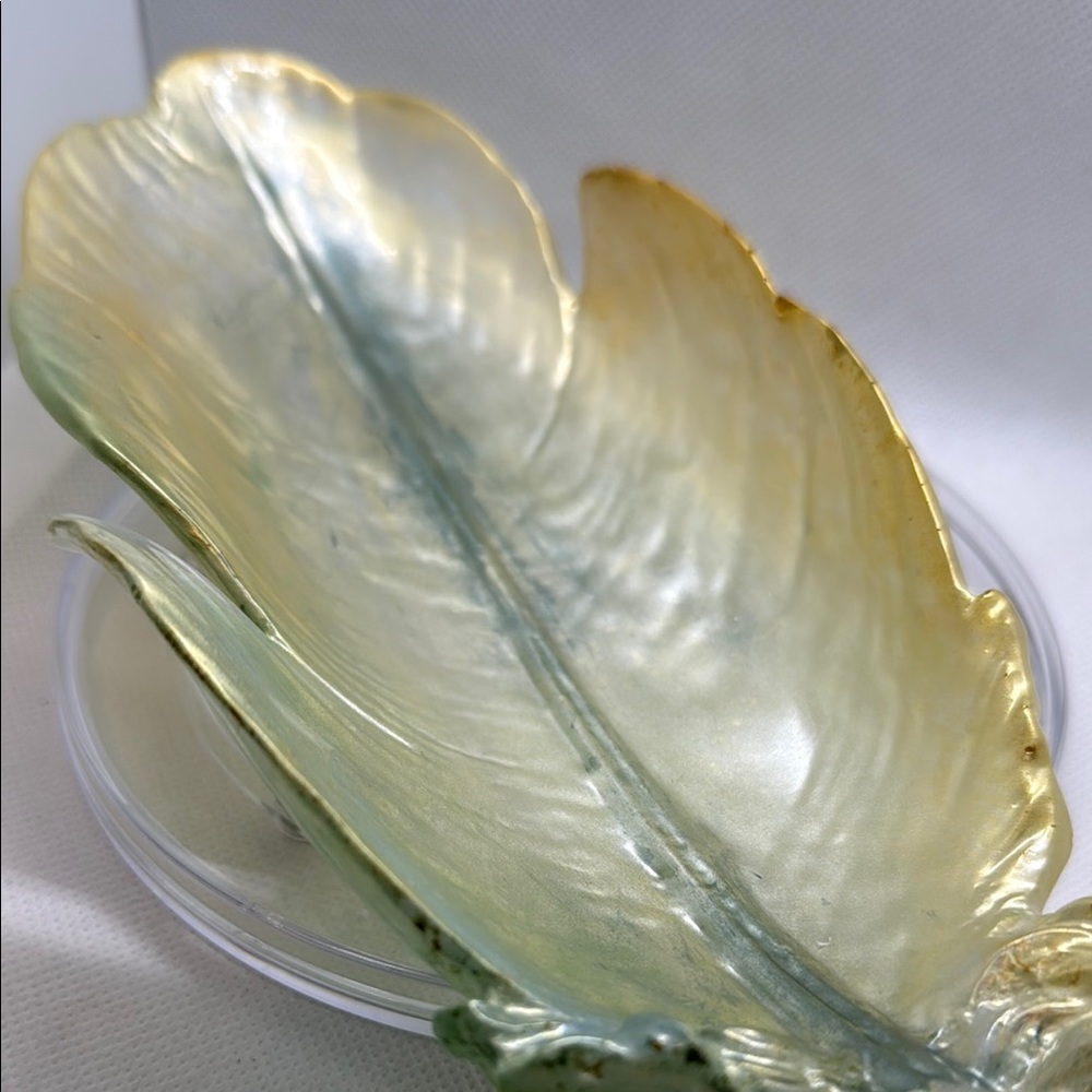Elegant Gold and Silver Feather Resin Accent - Picture 4 of 12